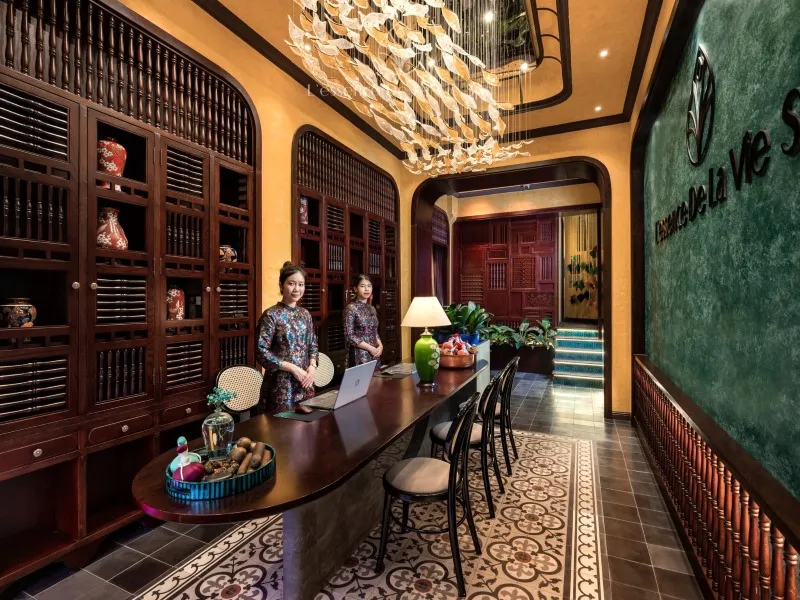  A luxurious spa experience with high-end services, complimentary extras, and a refined atmosphere ideal for indulgent relaxation - Photo Source: Fanpage L’essence Massage & Spa Group